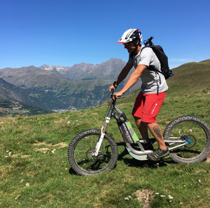 Descente en trottinette col d'Azet