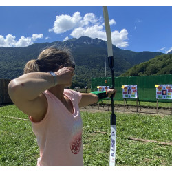 fille en tir à l'arc