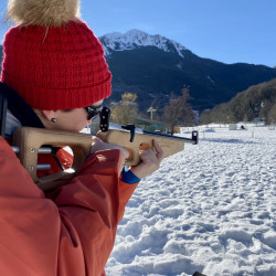 Femme au tir à la carabine Biathlon