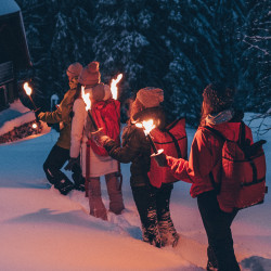 groupe en balade clair de lune au-dessus de St Lary