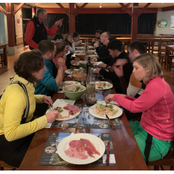 Repas tartiflette dans une cidrerie de la vallée