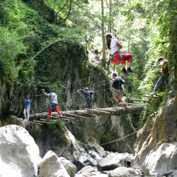 Passerelle pour traverser la rivière