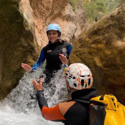 Toboggans naturels dans canyon