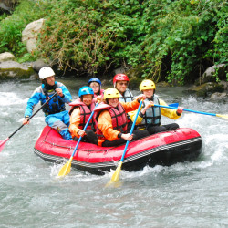 groupe avec son guide sur la Neste d'Aure