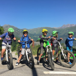 groupe d'enfants au col d'Azet