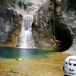 rappel tyrolienne canyon