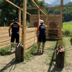 séminaire en activité lancer de haches