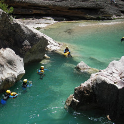 nage eaux turquoises canyon
