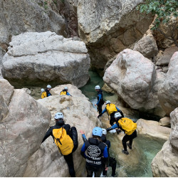 groupe d'amis en canyon saint Lary