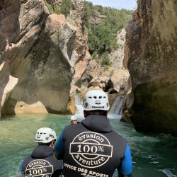 petite pause à l'intérieur du canyon (proche de Saint Lary)