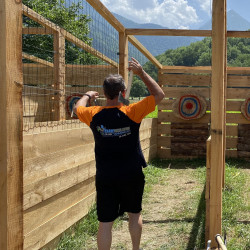 homme au lancer de haches