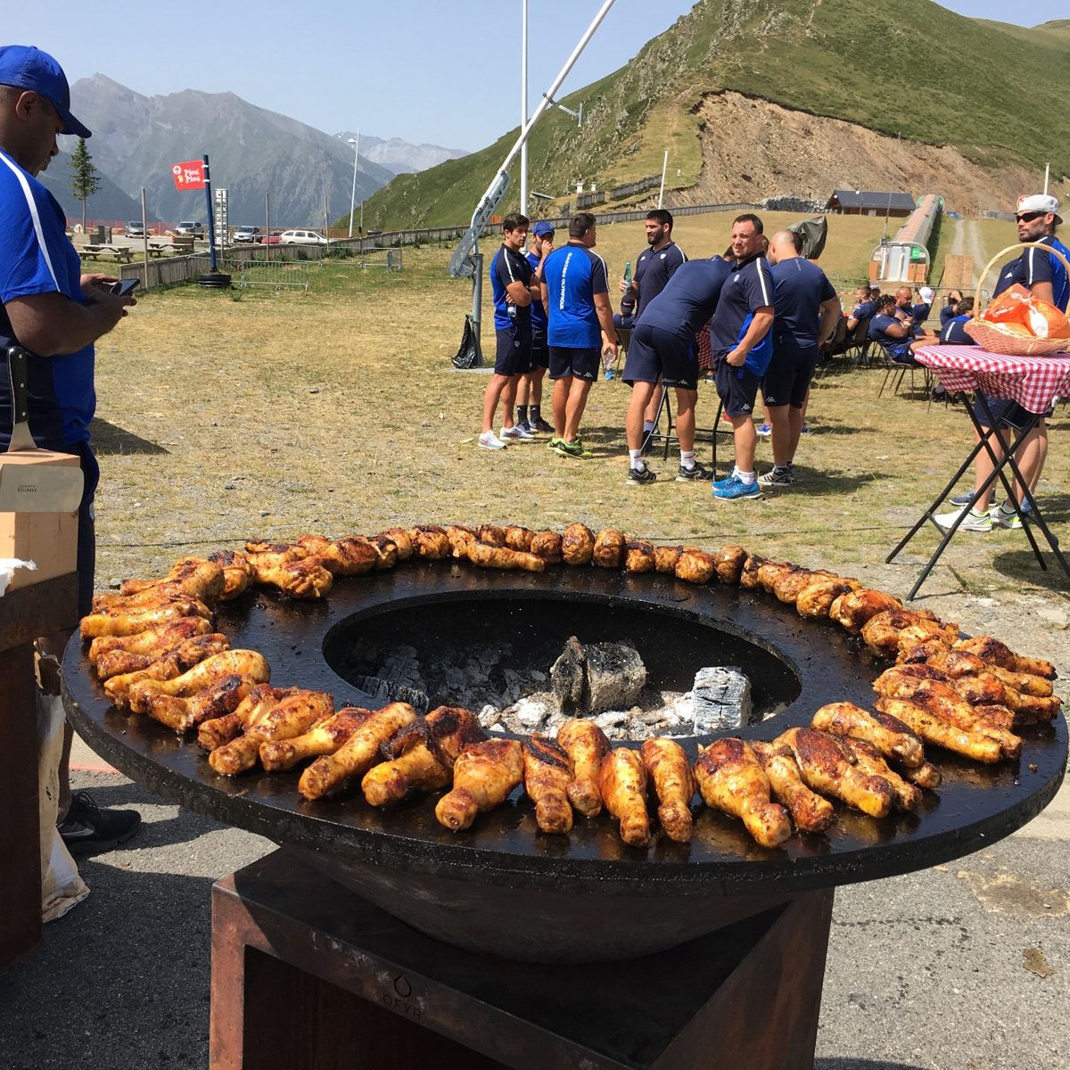 Repas convivial après un Team Building à Saint-Lary