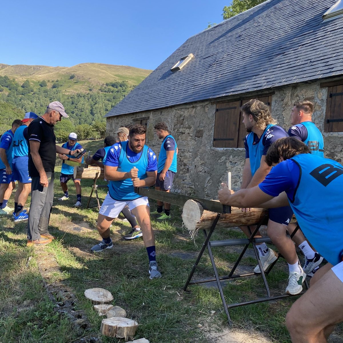 Sciage de bois en équipe – Team Building à Saint-Lary